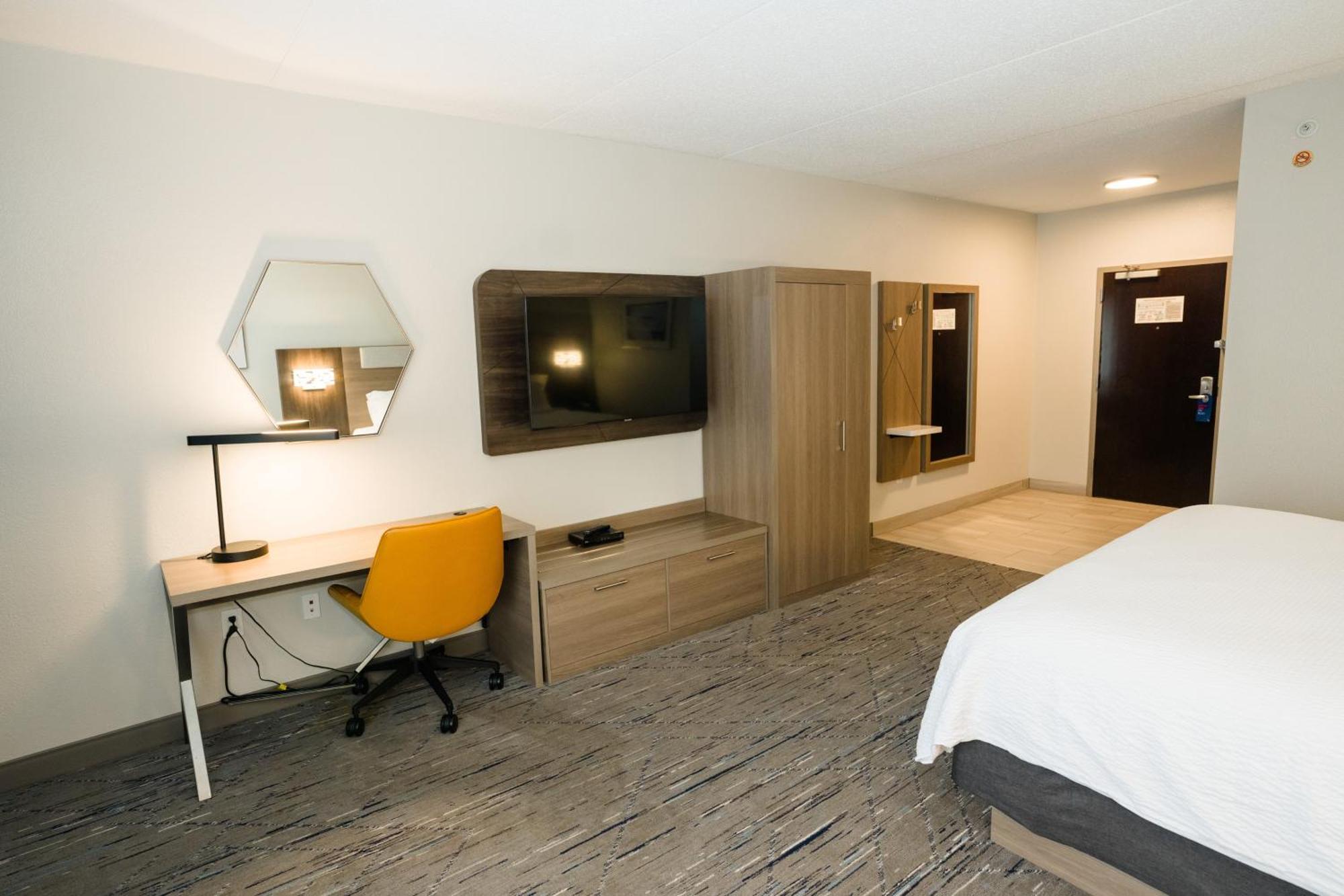 Hotel Express & East-sevierville By Ihg 2*