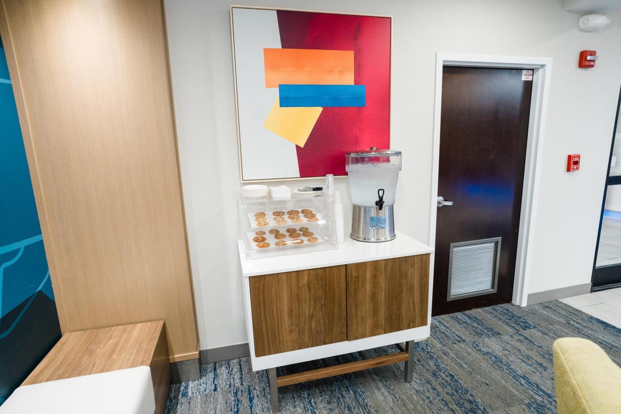 Express & East-sevierville By Ihg Hotel 2*