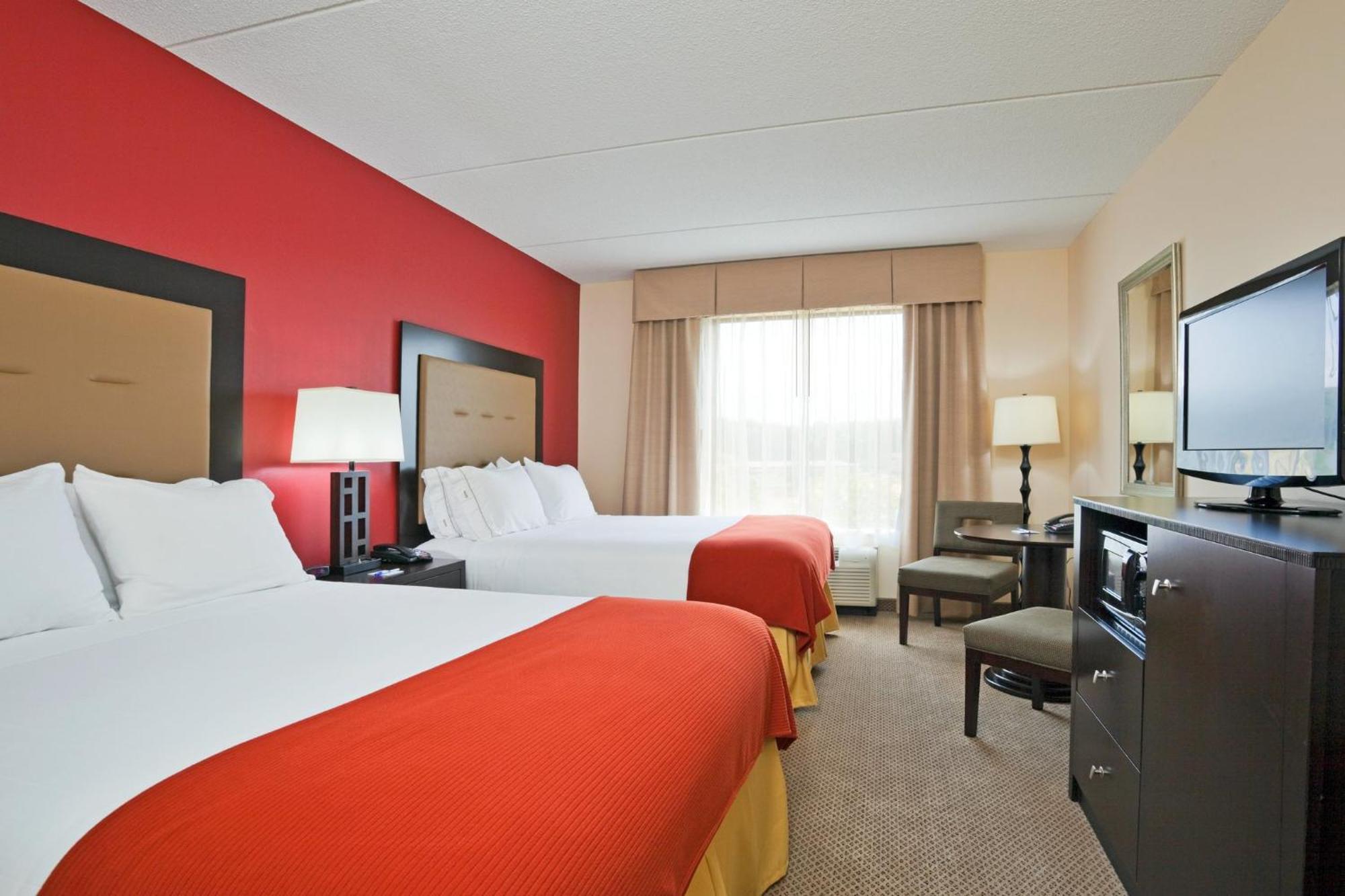 Hotel Express & East-sevierville By Ihg 2*