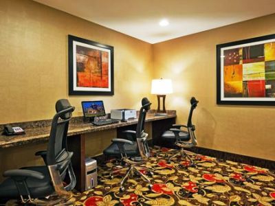 Express & East-sevierville By Ihg Hotel 2*
