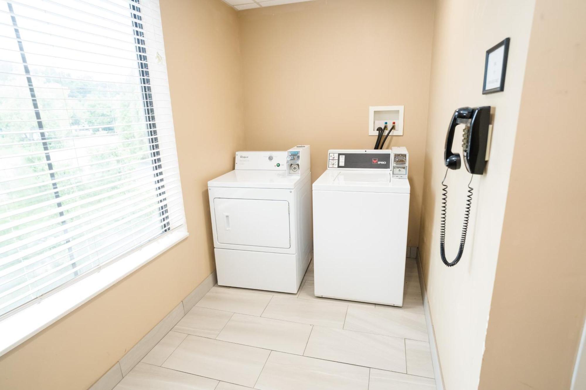 Express & East-sevierville By Ihg Hotel 2*