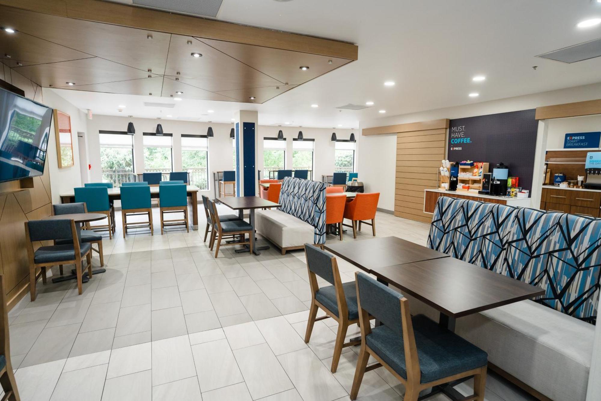 Hotel Express & East-sevierville By Ihg 2*